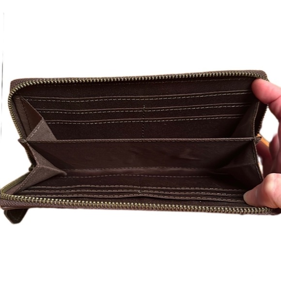 HANDCRAFTED Premium Genuine Embossed Leather Wallet Brown $149 Retail - Picture 11 of 12